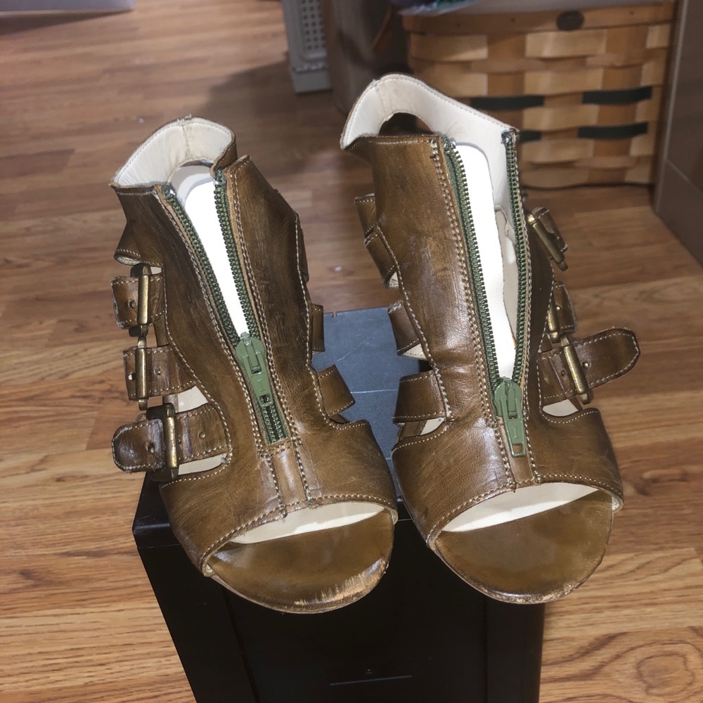 Boutique Size 9 - Leather - Khaki - Buckle/Zipper